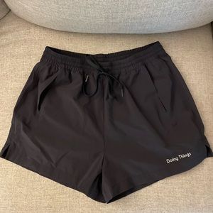 OUTDOOR VOICES BLACK SHORT (SIZE MEDIUM)